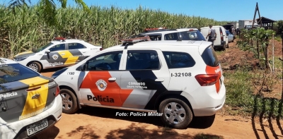 Polícia faz operação e apreende veículos furtados e contrabando de cigarros