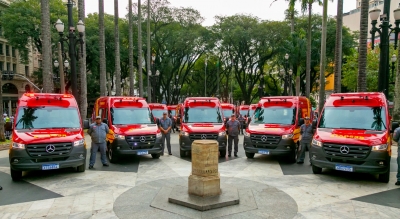 Corpo de Bombeiros de Marília recebe quatro novas viaturas resgate 