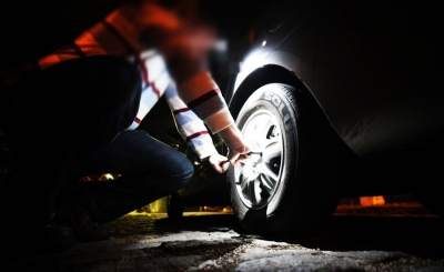 Motoqueiro simula pneu furado para assaltar motorista