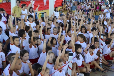 Entrega uniformes de verão para 5.615 alunos da zona norte
