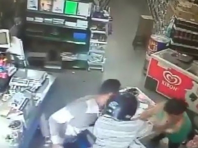 Trio armado assalta e agride funcionária de mercado