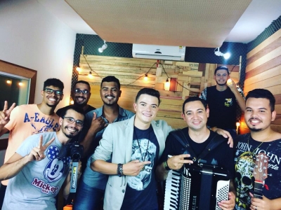 Dupla sertaneja mariliense Lucas Santtos e Thiago lança primeiro clipe