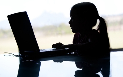 Homem cria perfil falso de mulher e é preso em flagrante por assediar menina de 9 anos