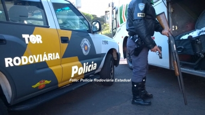 Rapaz é preso transportando até espingarda em ônibus