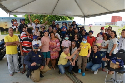 Polícia Rodoviária Federal de Marília faz ação para ajudar crianças com câncer