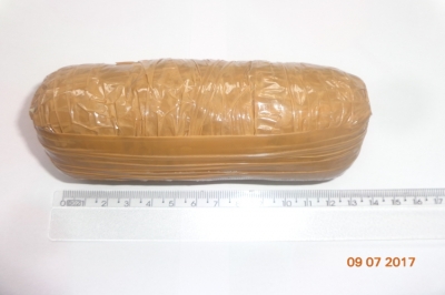 Mulher é presa com drogas no próprio corpo