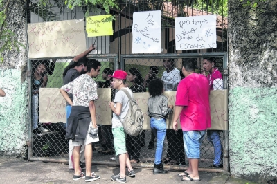 Justiça concede reintegração de posse de escolas na região