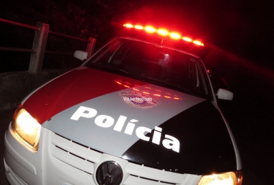 Criminosos assaltam ônibus e mercearia em Marília, levando dinheiro e doces