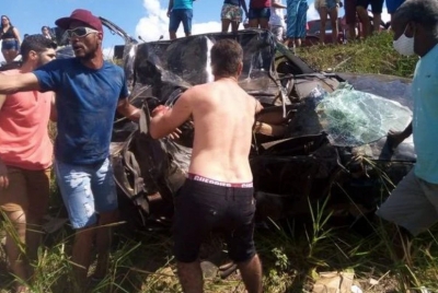 Bêbado, motorista mata mulher e volta para festa após acidente