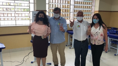 Prefeito Daniel vota e prevê abstenção menor de eleitores