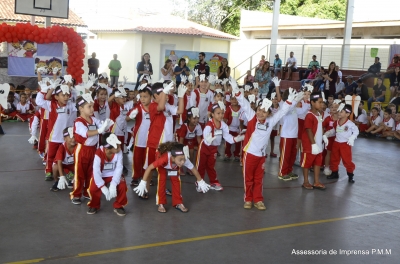 Projeto é lançado na comunidade e integra Saúde e Educação.