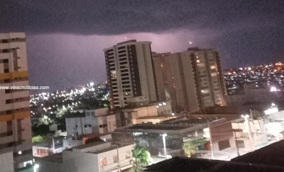 Impressionante: com temporal, mais de 12 mil raios atingem a região