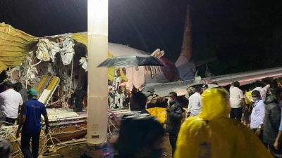 Avião com 191 pessoas a bordo se parte ao meio em pouso na Índia.