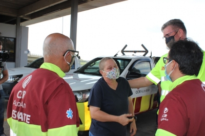Mulher atingida por raio em rodovia reencontra socorrista 17 anos depois