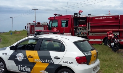 Carro capota após colisão na região