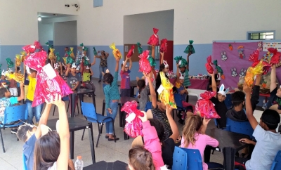 Penitenciária II de Avaré faz doação de chocolate para crianças em creche