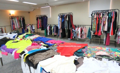 Associação Amor de Mãe promove bazar com roupas novas direto da fábrica