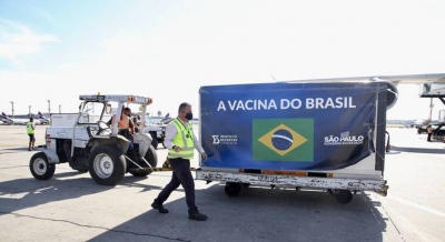 Mais 2 milhões de doses da vacina CoronaVac chegam a São Paulo