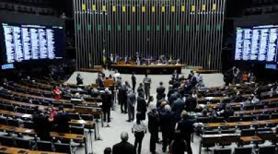 Após confusão, Câmara desiste de tentar anistiar alvos da Lava Jato