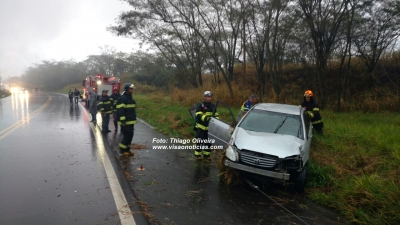 Capotamento na SP-333: família escapa de tragédia