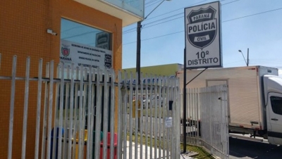 Desesperada, mãe procura delegacia para fazer BO contra a filha que não consegue arranjar marido