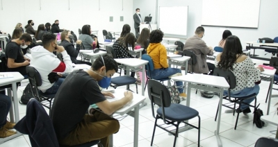 Alunos do Univem voltam às aulas presenciais