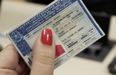 Motoristas terão que fazer curso e prova teórica para renovar a CNH