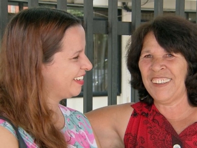 Filha adotada por marilienses encontra mãe, pela internet, após 27 anos de separação