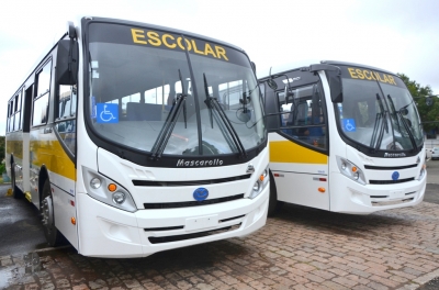 Prefeitura apresenta dez novos veículos escolares 