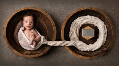 Foto de bebê ao lado das cinzas de seu irmão gêmeo é premiada