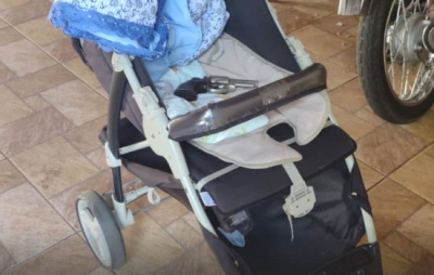 Homem tenta esconder revólver embaixo de bebê de seis meses, mas acaba preso pela PM