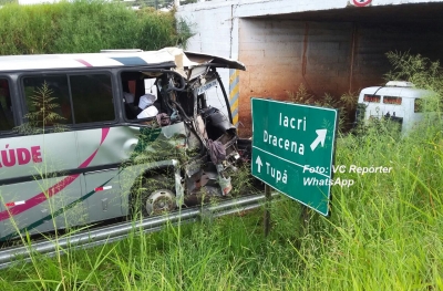 Acidente com ônibus de pacientes deixa 10 feridos