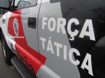 Polícia procura por ladrões que furtaram lojas no centro
