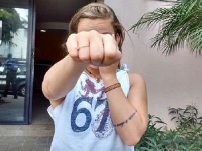 Homem tenta assaltar lutadora de jiu-jítsu e apanha