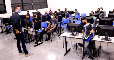 Unimar debate inovação e mercado de trabalho durante evento acadêmico