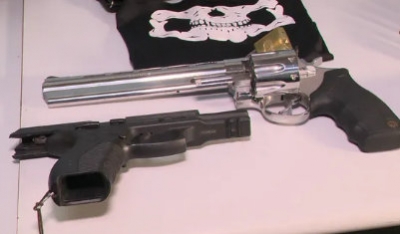 Após ataque nas escolas, assassino guardou armas, almoçou e seguiu para casa de praia