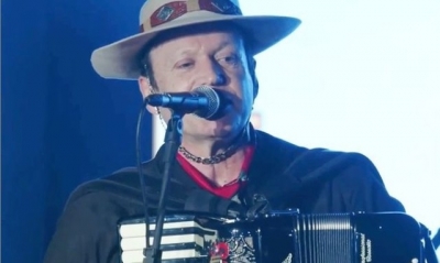 Vocalista da banda Garotos de Ouro morre em grave acidente com ônibus