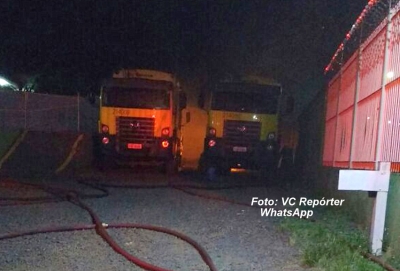 Incêndio atinge caminhões da empresa Monte Azul. Polícia investiga