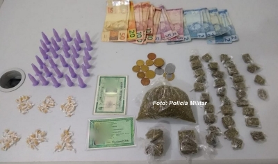 Adolescente e mulher são surpreendidas pela PM vendendo drogas