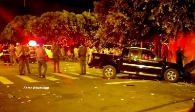 Após discussão, homem usa caminhonete para atropelar 17 pessoas; duas morrem