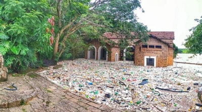 Tietê transborda e enche de lixo em parque na região