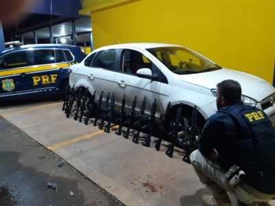 PRF apreende carregamento de fuzis na BR-153