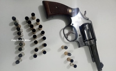 Homem apronta confusão, dá tiros para o alto e acaba preso pela PM