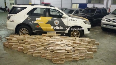 Polícia Rodoviária apreende mais de uma tonelada de maconha e cigarros contrabandeados