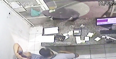 Homem armado com facão assalta posto de combustíveis em Marília