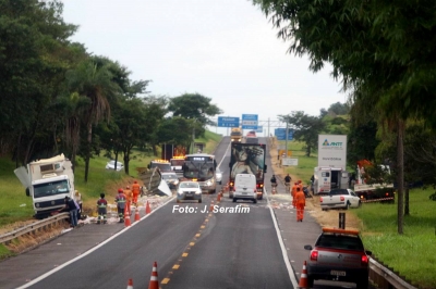 Acidente entre ônibus e caminhão deixa 11 feridos na BR-153
