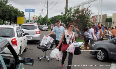 Walmart só funciona até esta quarta-feira e causa correria de consumidores
