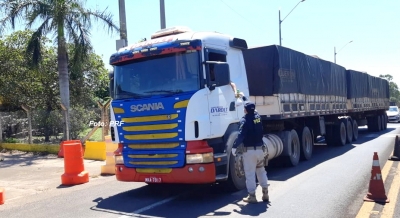 Comerciante distribui lanches à caminhoneiros na BR-153