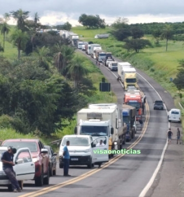 Mulher e adolescente morrem em grave acidente na BR-153 próximo a Marília