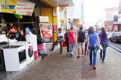 Em Marília, lojas abrem no feriado até as 17 horas 